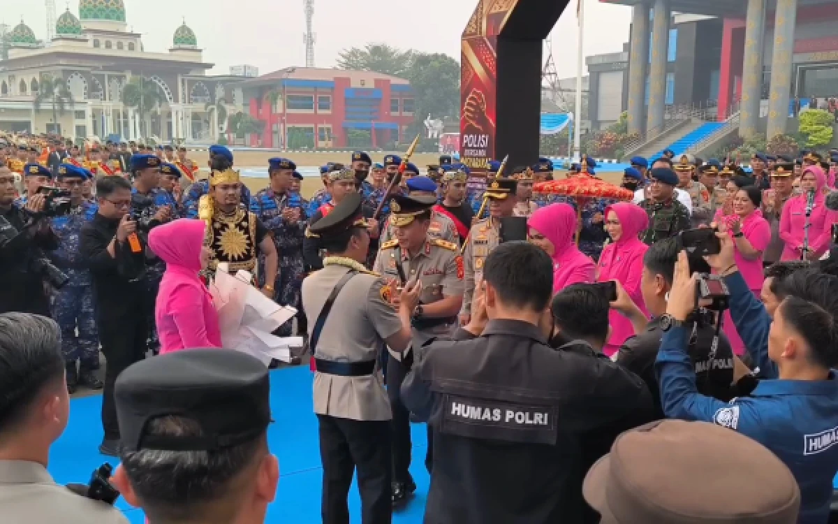 Foto Kegiatan pedangpora pelepasan Kapolda Sumsel di halaman MaPolda Sumsel, Jumat 2026. (Foto : Yola/Ketik.com)