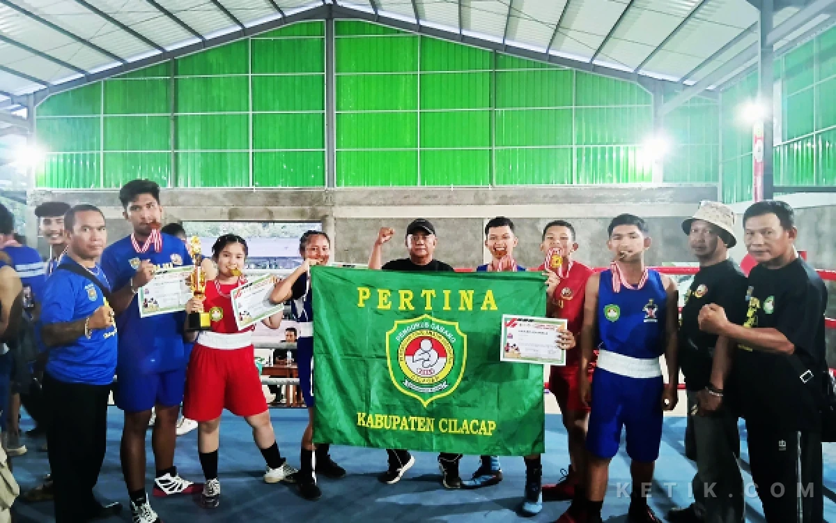 Thumbnail Berita - Sukses Boyong 6 Medali Emas, Tim Tinju Besutan Pertina Cilacap Raih Juara Umum Kejuaraan Tinju Pemalang