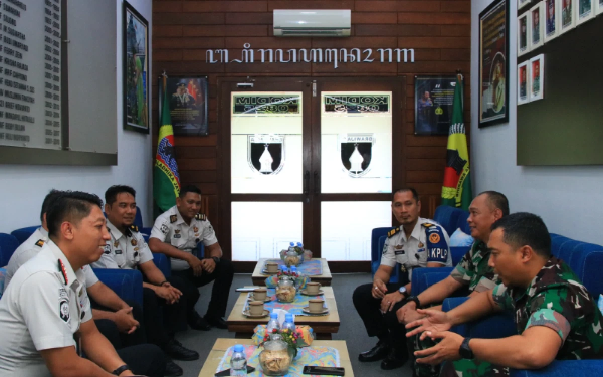 Thumbnail Berita - Kalapas Banyuwangi Perkuat Sinergi dengan Kodim 0825 untuk Keamanan Lapas