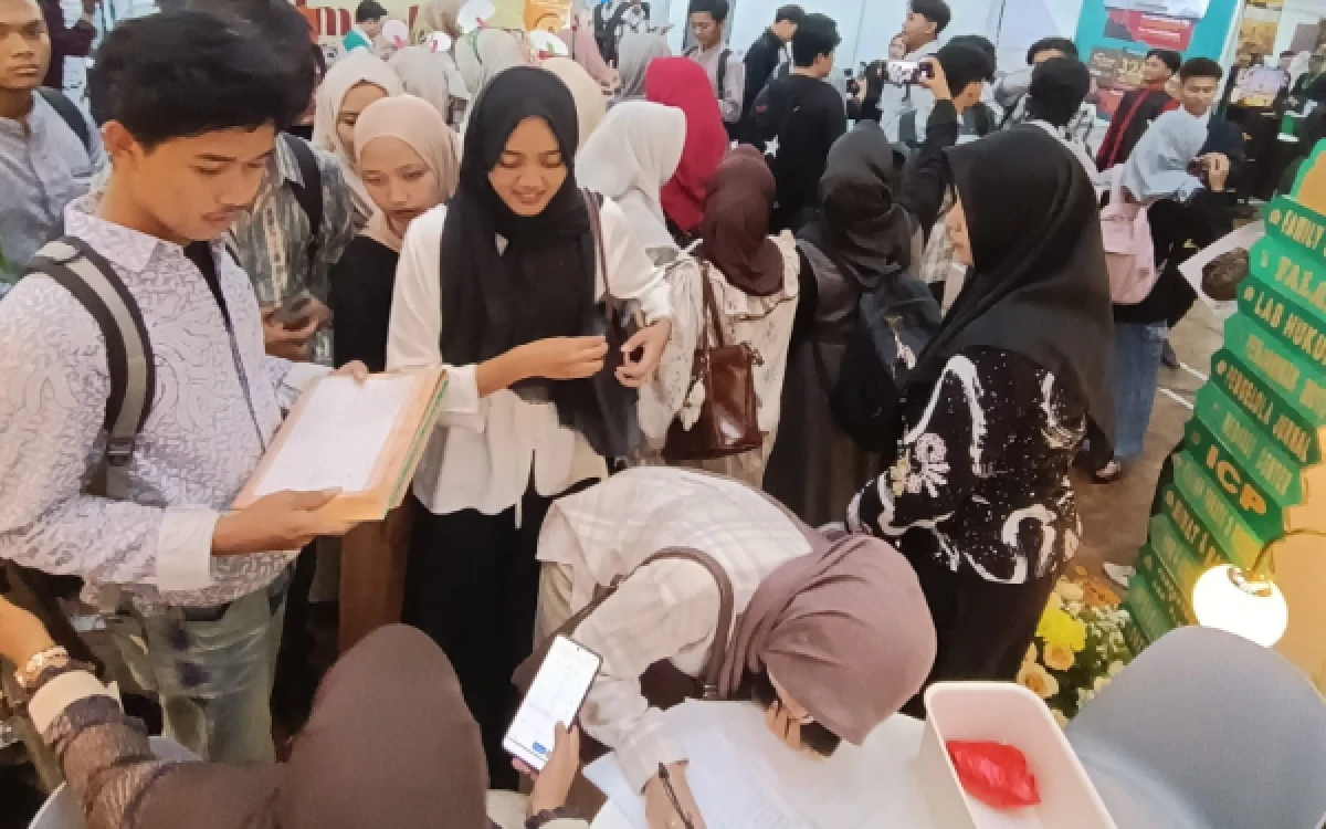 Foto Suasana stan Fakultas Syariah Universitas Islam Negeri (UIN) Maulana Malik Ibrahim Malang pada hari pertama Expo (MAESTRO 2026, Kamis, 1 Oktober 2026. (Foto: Fakultas Syariah UIN Malang)