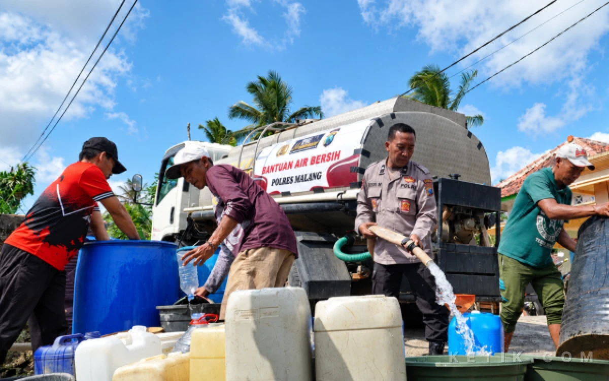 Thumbnail ‎Tak Tinggal Diam! Polres Malang Distribusikan 35 Ribu Liter Air Bersih untuk Warga Terdampak Kekeringan