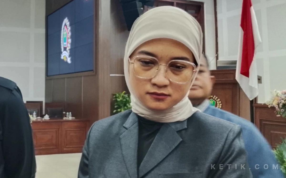 Foto Ketua DPRD Kota Malang, Amithya Ratnanggani Sirraduhita menjelaskan tentang nasib pedagang Pasar Gadang setelah masa sewa lahan relokasi berakhir. (Foto: Lutfia/Ketik.com)