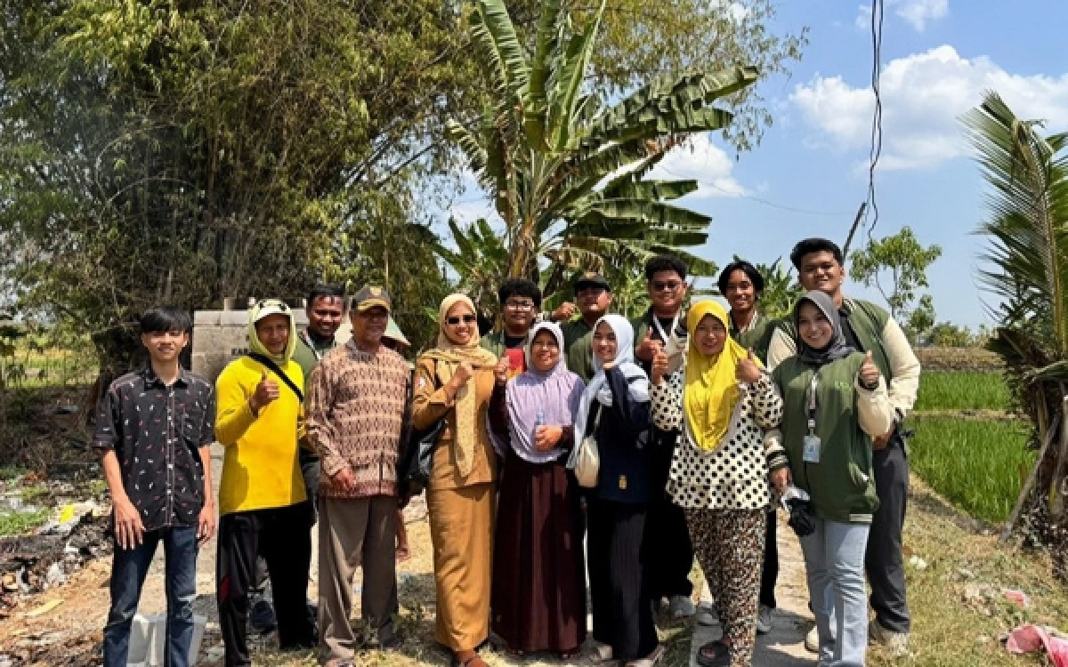 Thumbnail Berita - Bukan Sekedar Membakar Sampah, Mahasiswa UPN “Veteran” Jatim Rancang Rocket Stove untuk Desa Karangdayu Bojonegoro