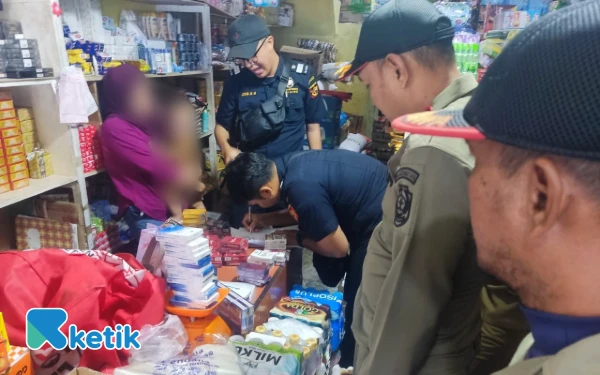 Thumbnail Berita - Satpol PP Abdya dan Bea Cukai Sidak Pedagang, Rokok Ilegal Disita