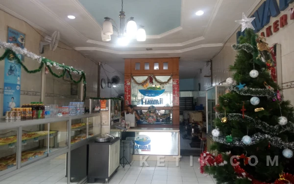 Thumbnail Berita - Hawai Cake and Bakery, Toko Roti Legendaris Malang yang Menyimpan Nostalgia Lintas Generasi