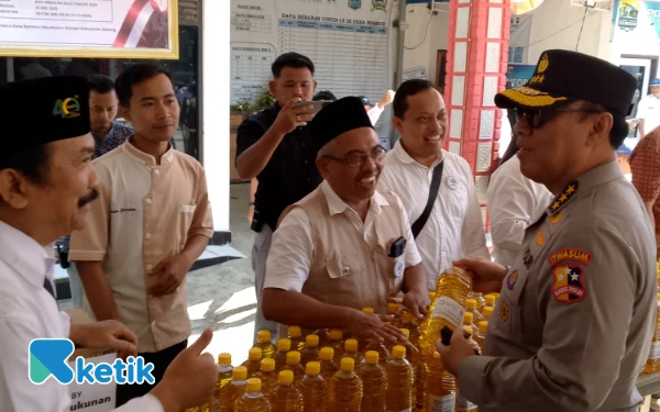 Thumbnail Disaksikan Irwasum Polri-Wamentan, HKTI Kabupaten Malang Bagikan 120 Liter Migor Gratis
