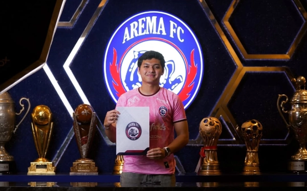 Thumbnail Tetap Bermain di Liga 1, Eks Penjaga Gawang PSIS Adi Satryo Resmi Gabung Arema FC
