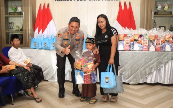 Polres Malang Gelar Khitan Massal Gratis, Puluhan Anak Dapat Bingkisan dan Sembako