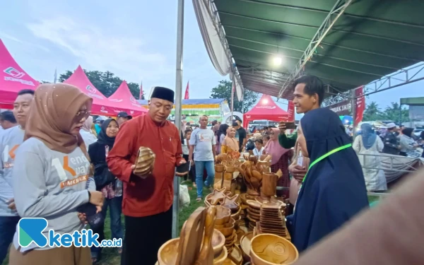 Thumbnail Berita - Bupati Situbondo Siap Bantu Promosikan Produksi Kerajinan UMKM