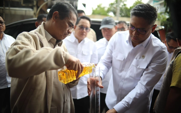 Sidak, Mentan Temukan 7 Perusahaan Curangi Isian MinyaKita di Pasar Tambahrejo Surabaya