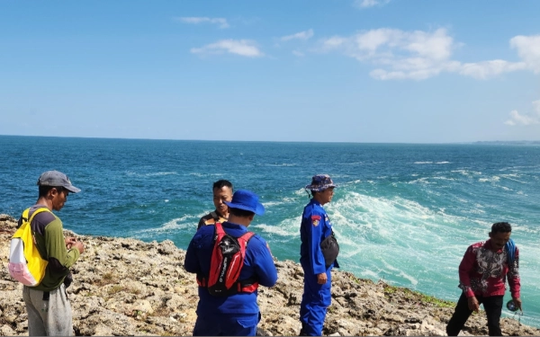 3 Pemancing Terseret Ombak Pantai Watulepek Kabupaten Malang, 1 Hilang