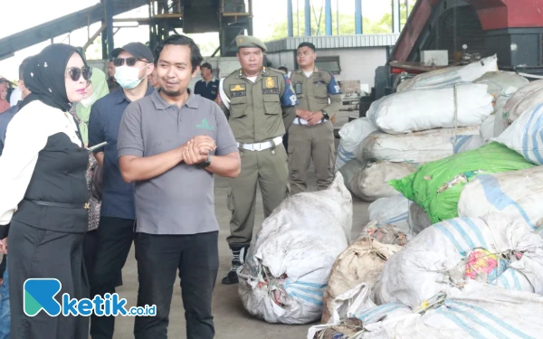 Thumbnail Wabup Sidoarjo Mimik Idayana Gagas Inovasi Penanganan Sampah dengan DLHK Sidoarjo