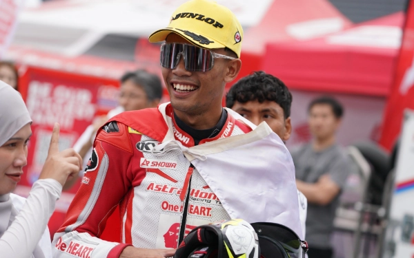 Thumbnail Berita - Pembalap Kebanggaan Jatim Adenanta Berpeluang Kunci Juara Asia di Thailand Hari Ini!