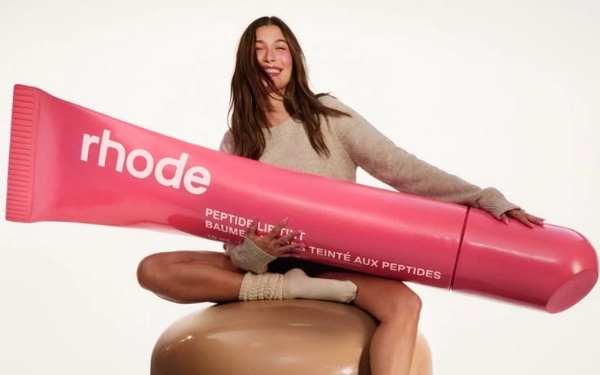 Thumbnail Berita - Istri Justin Bieber Lepas Brand Skincare Miliknya, Laku Rp16,2 Triliun