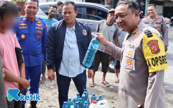 Thumbnail Berita - Pedagang BBM Eceran Babahrot Diimbau Jual Pertalite Rp10 Ribu, Pertamax Rp15 Ribu