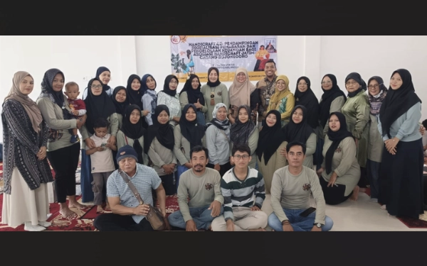 UNAIR Perkuat Ekonomi Kreatif Bojonegoro, Gelar Pelatihan Digital dan Keuangan untuk Pengrajin