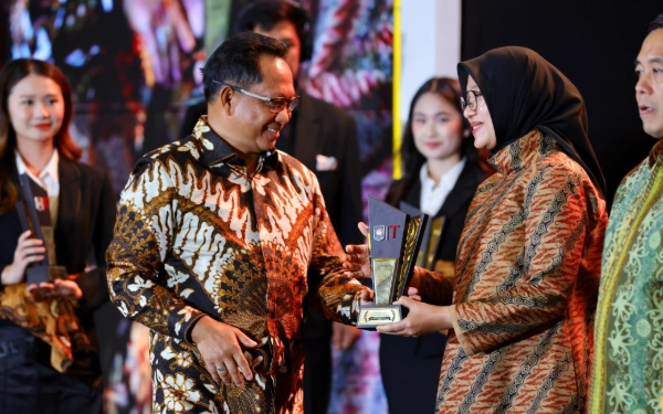 Thumbnail Berita - Banyuwangi Jadi Kabupaten Terbaik Se-Indonesia 2025, Mendagri, Bappenas, BPS hingga Tempo Media Jurinya