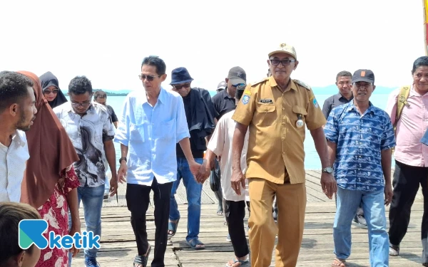 Wabup Halsel Helmi Umar Muchsin Tular Haru Dengar Usulan Warga Desa Posi-Posi