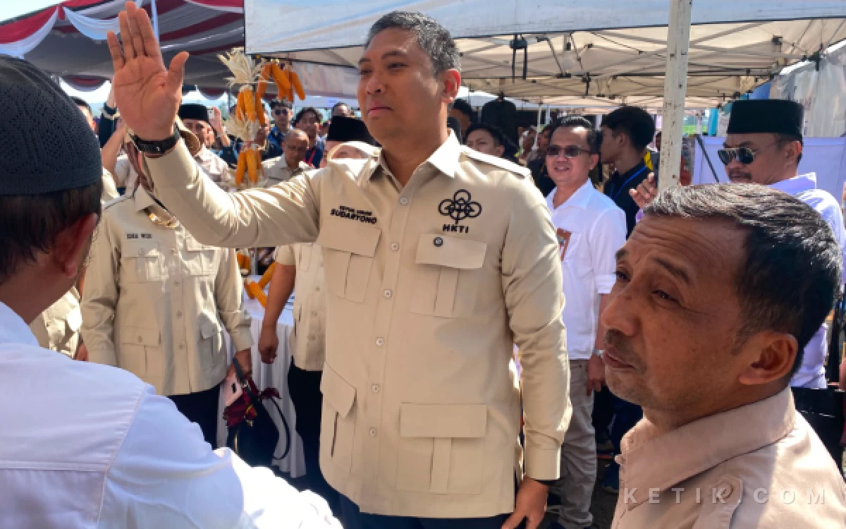 Thumbnail Berita - Wamentan Sudaryono Hadiahkan Drone dan Traktor untuk Desa Pandanmulyo Malang