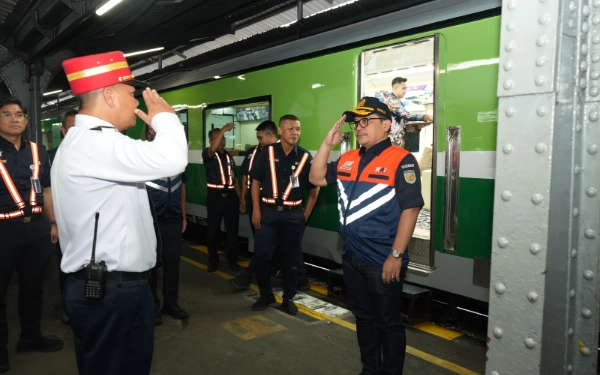 Thumbnail Berita - Inspeksi Direksi KAI dan KNKT Pastikan Kesiapan Angkutan Nataru di Stasiun Jember