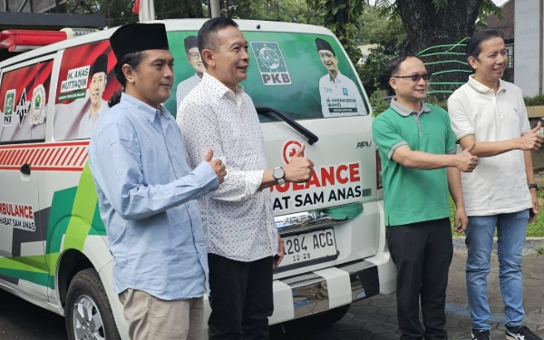 Thumbnail Berita - Hadir Bantu Warga, Wali Kota Malang dan Sekjen PKB Luncurkan Ambulans Gratis Sahabat Sam Anas