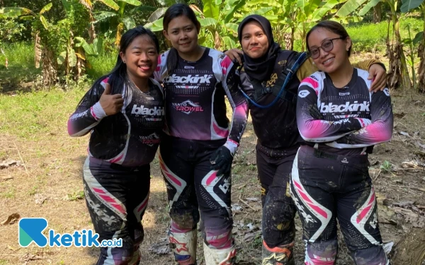 Thumbnail Berita - Guest Star Rider Perempuan Meriahkan Motor Trail Adveture Baksos Bunyak 2025 di Tuban