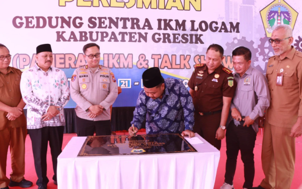 Thumbnail Berita - Buka Peluang Rantai Pasok Nasional, Bupati dan Kapolres Gresik Resmikan Gedung IKM Logam Menganti