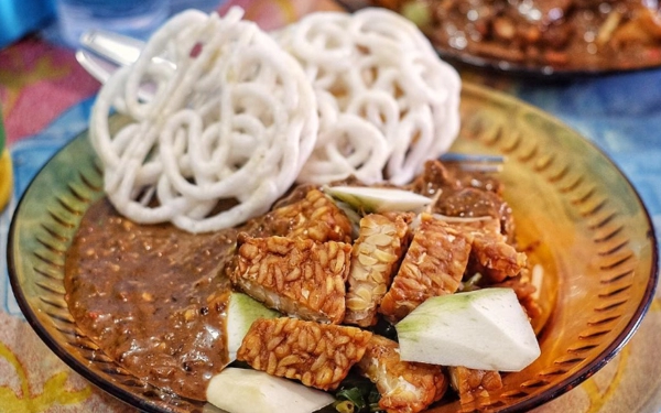 Thumbnail Deretan Rujak Viral di Surabaya, Nomor 5 Sering Buat Konten