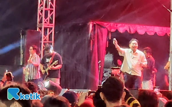 Ambyar! Guyon Waton Sukses Galaukan Ribuan Remaja Surabaya