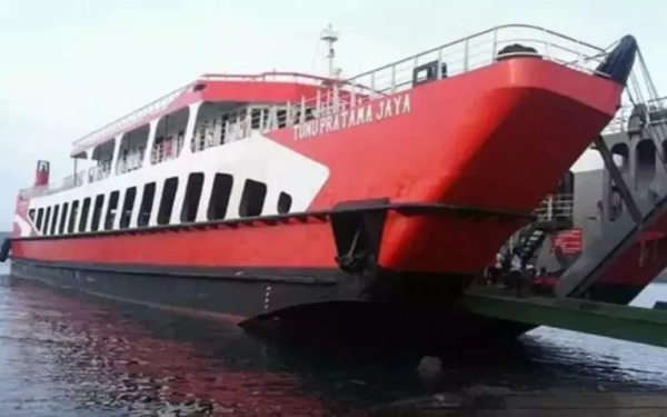 KMP Tunu Pratama Jaya Tenggelam di Selat Bali, Angkut 65 Penumpang dan 14 Tronton