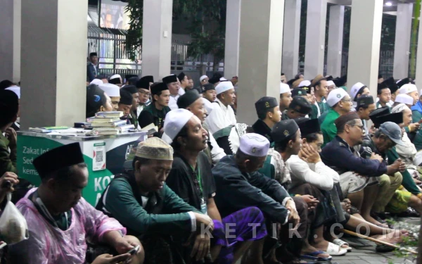 Hujan Iringi Ribuan Jemaah Napak Tilas Isyaroh Pendirian NU Tiba di Tebuireng Jombang