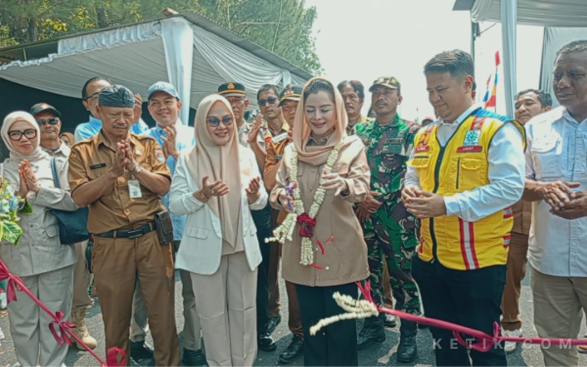 Thumbnail Berita - Legislator Novita Wijayanti Resmikan Ruas Jalan Majingklak-Seuket Wanareja Senilai Rp 14,4 Miliar, Warga Bahagia Gelar Syukuran