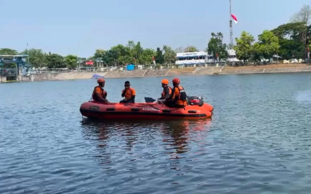 Thumbnail Berita - Hilang 2 Hari, Tim SAR Gabungan Berhasil Temukan Korban Tenggelam di Sungai Brantas