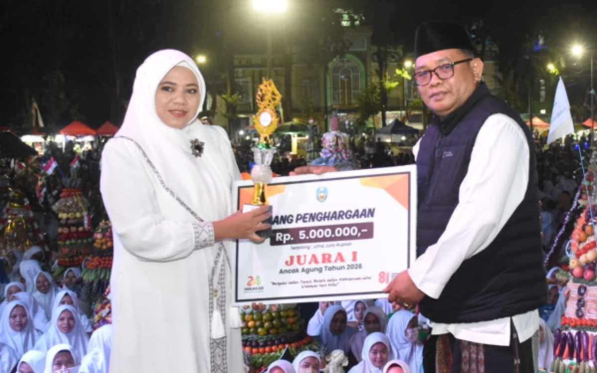 Thumbnail Berita - Mahakarya Kreasi Tradisi, PDAM Tirta Baluran Juara 1 Kirab Ancak Agung Situbondo