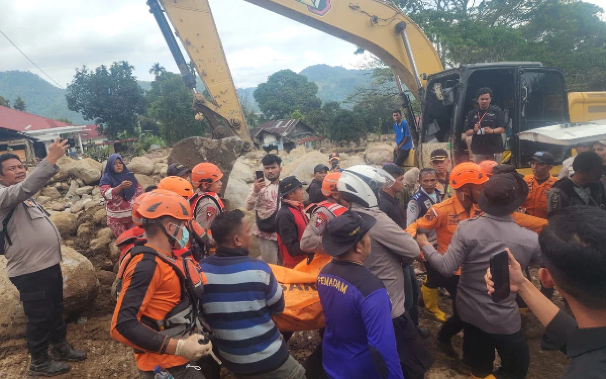 Thumbnail Berita - Banjir Bandang Solok, Seorang Korban Hilang Ditemukan