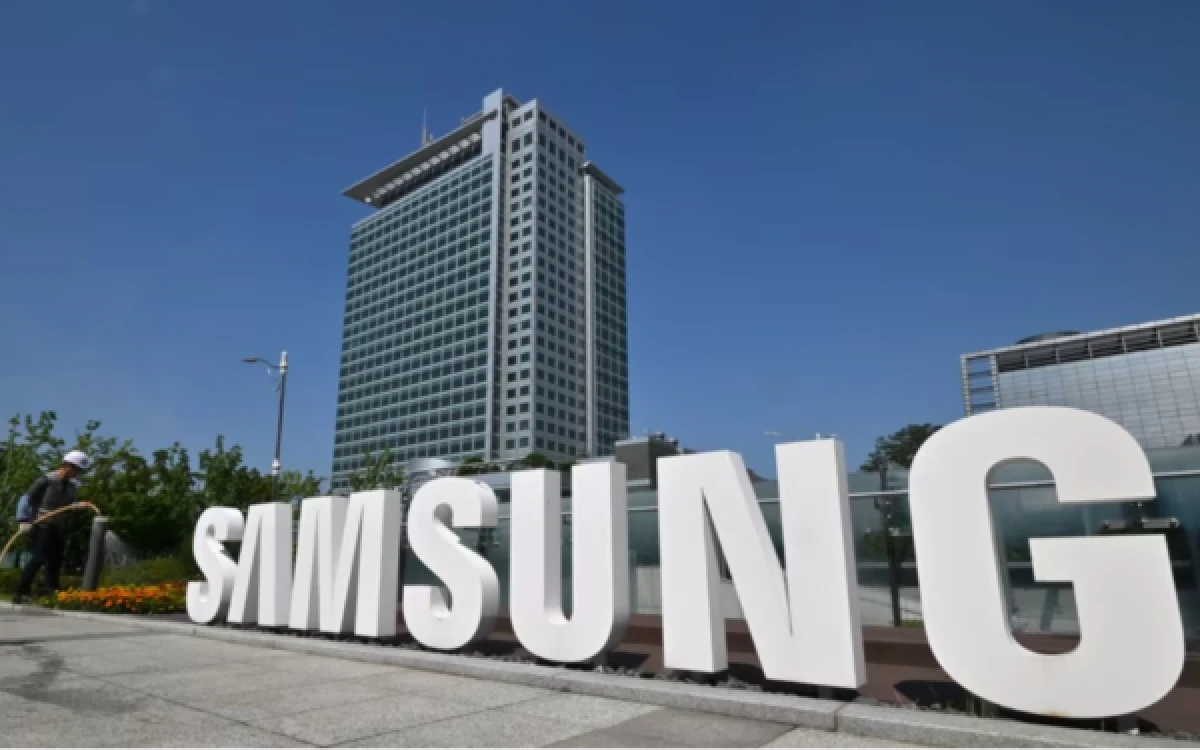 Thumbnail Berita - Tahan Gempur di Tengah Krisis Chip, Samsung Diprediksi Rajai Pasar Smartphone 2026