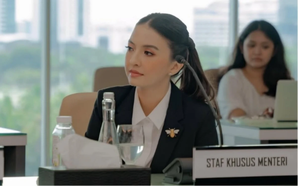 Thumbnail Berita - Raline Shah Mundur dari Stafsus Menteri Komdigi, Ini Alasannya