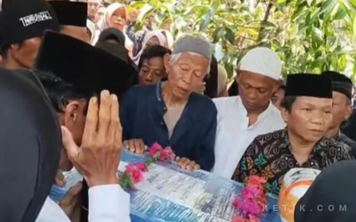 Thumbnail Berita - Korban KM Virgo Transport 8 asal Cilacap Teridentifikasi, Maolana Dimakamkan di Rumah Duka