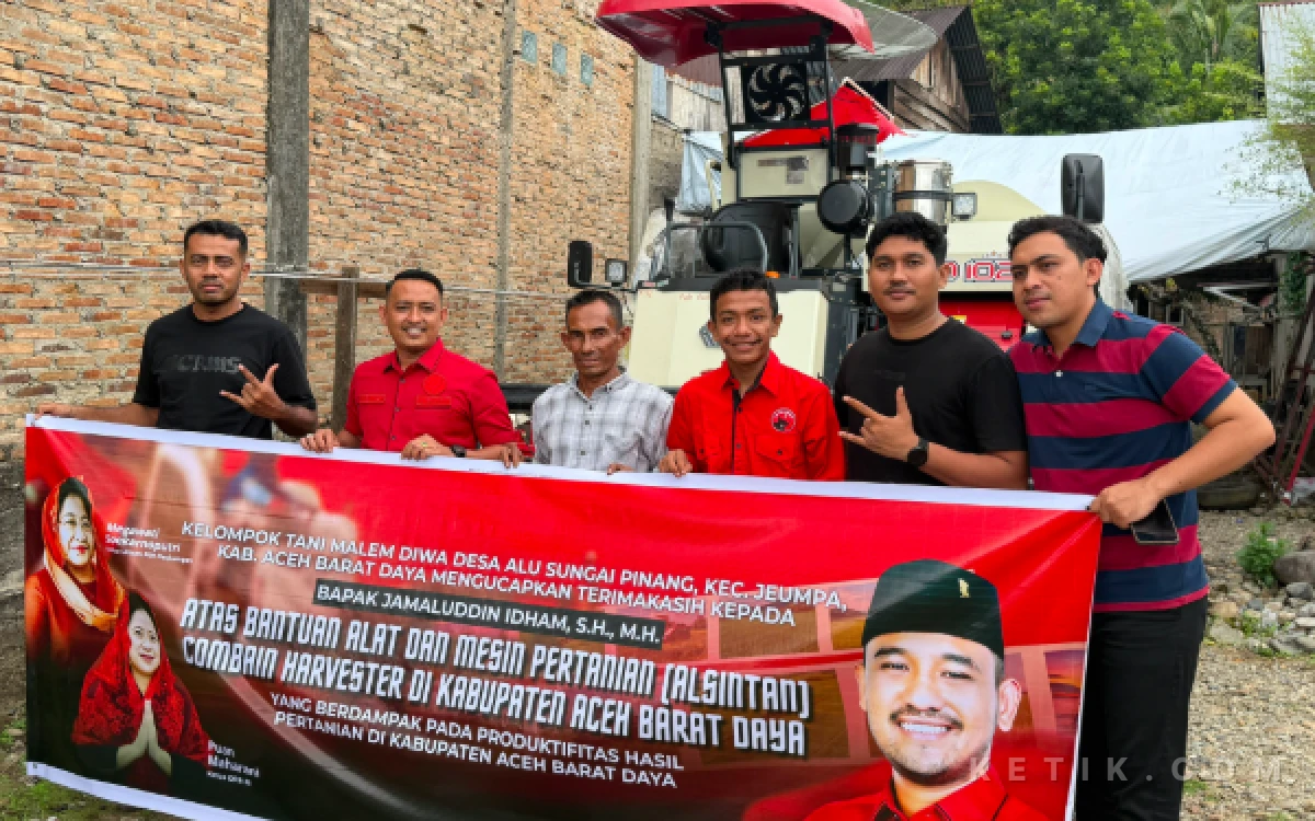Thumbnail Berita - Jamaluddin Idham Salurkan Bantuan Alsintan Modern untuk Kelompok Tani di Abdya