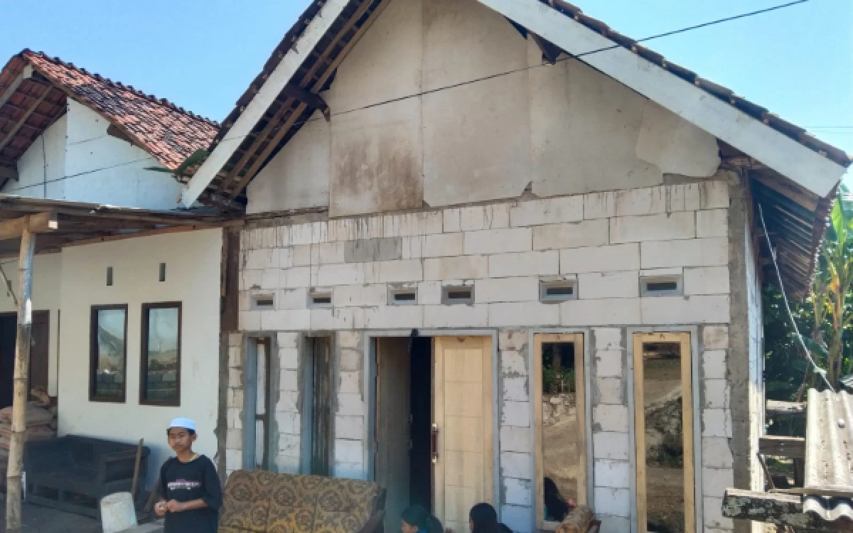 Thumbnail Berita - Melalui TMMD ke-128 Kodim 0820 Probolinggo, Warga Brabe Rasakan Manfaat Rumah Layak Huni