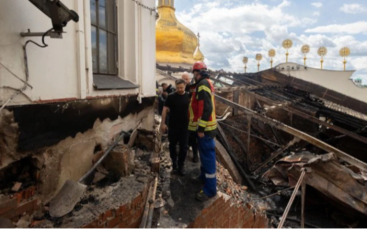 Thumbnail Berita - Serangan Rudal Rusia Guncang Kyiv Ukraina, 11 Orang Tewas dan Biara Bersejarah Terbakar