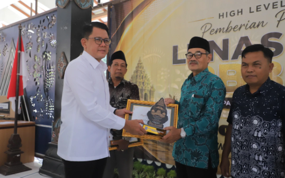 Thumbnail Berita - Pemkab Sleman Beri Penghargaan Lunas Awal PBB-P2 2026, Realisasi Pajak Capai 95 Persen