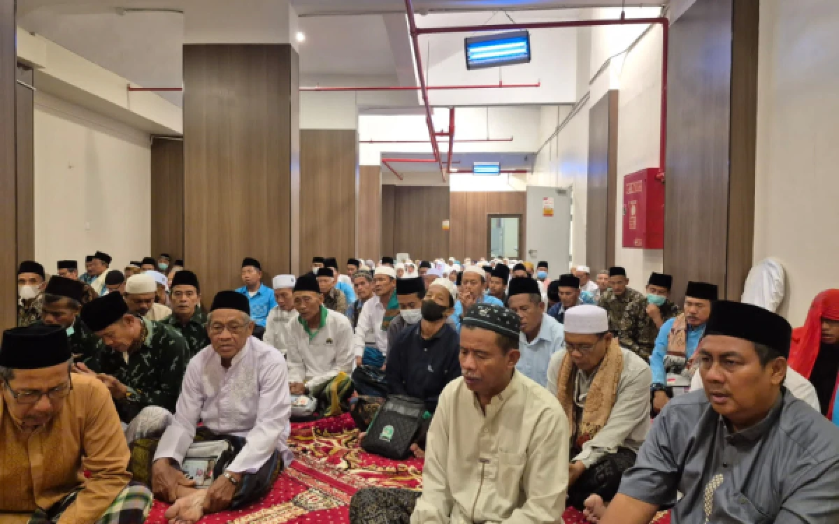 Thumbnail Berita - Jemaah Haji Kloter 27 Tuban 'Boyong' Tradisi Malam Jumat ke Makkah