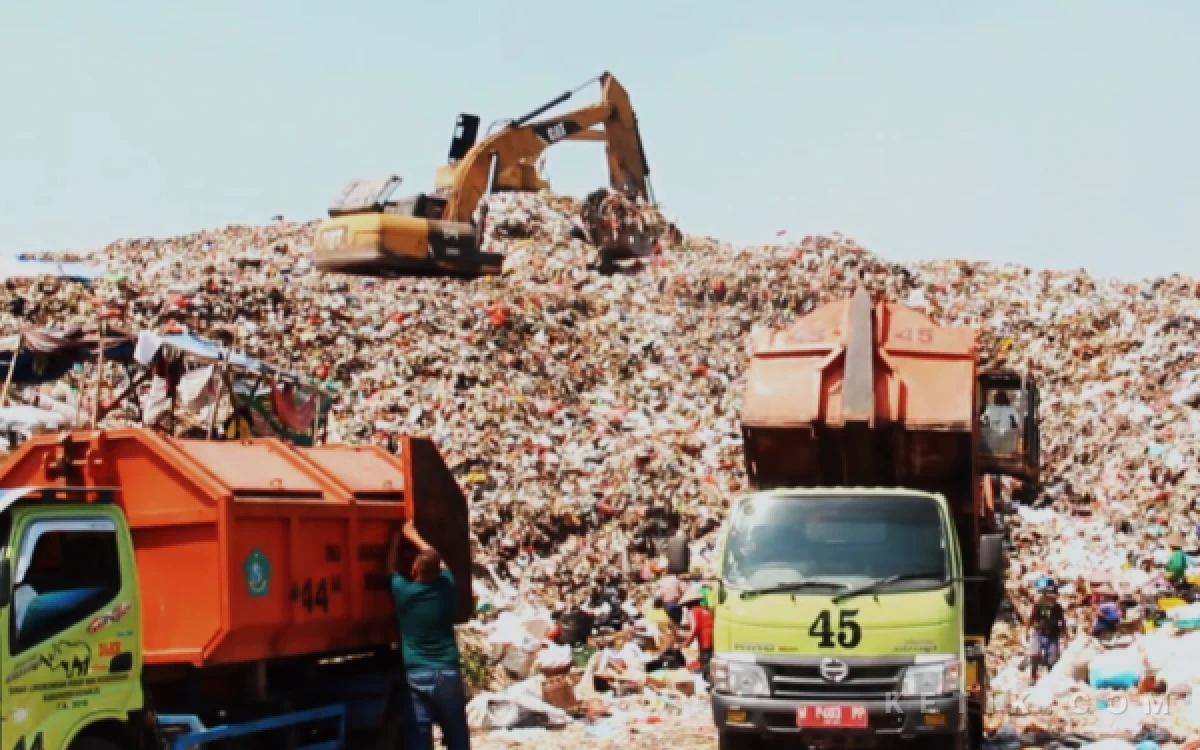 Thumbnail Berita - Anggaran BBM Truk TPA Sampah Jabon Terancam Habis, Terimbas Perang AS vs Iran