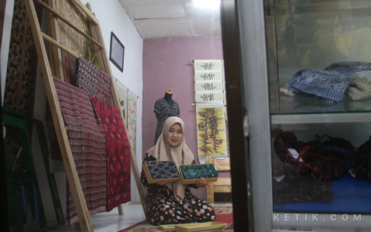 Thumbnail Berita - Haji 2026, Sarung Goyor Jombang Laris, Tapi Tak Seramai Lebaran