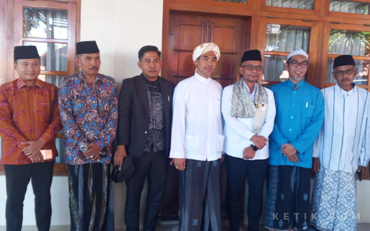 Foto Mohammad Iqbal Kajari Sampang silaturrahmi ke Ponpes Al-Haramain Duwa' Pote Sampang (Foto: Mat Jusi/Ketik.com).