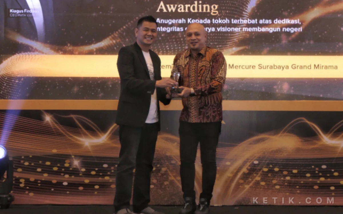 Thumbnail Berita - Kabiro Adpim Jatim Raih Gelar Akselerator Pelayanan Prima Bidang Keprotokolan dan Kombinasi Pimpinan dari Ketik