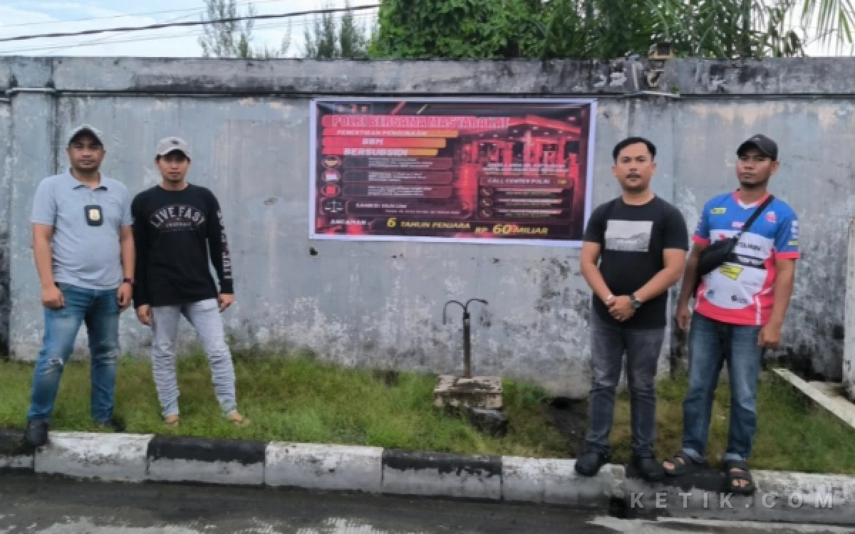 Thumbnail Berita - Satreskrim Polres Simeulue Pasang Baliho, Tegaskan Imbauan Penertiban BBM Bersubsidi