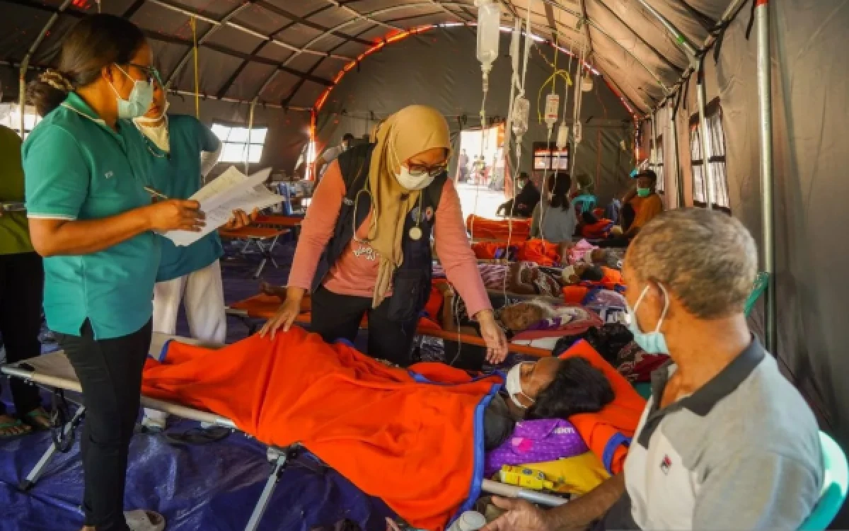 Thumbnail Berita - Kala Warga NTT Tahan Staf BMKG di Posko karena Takut Gempa Susulan