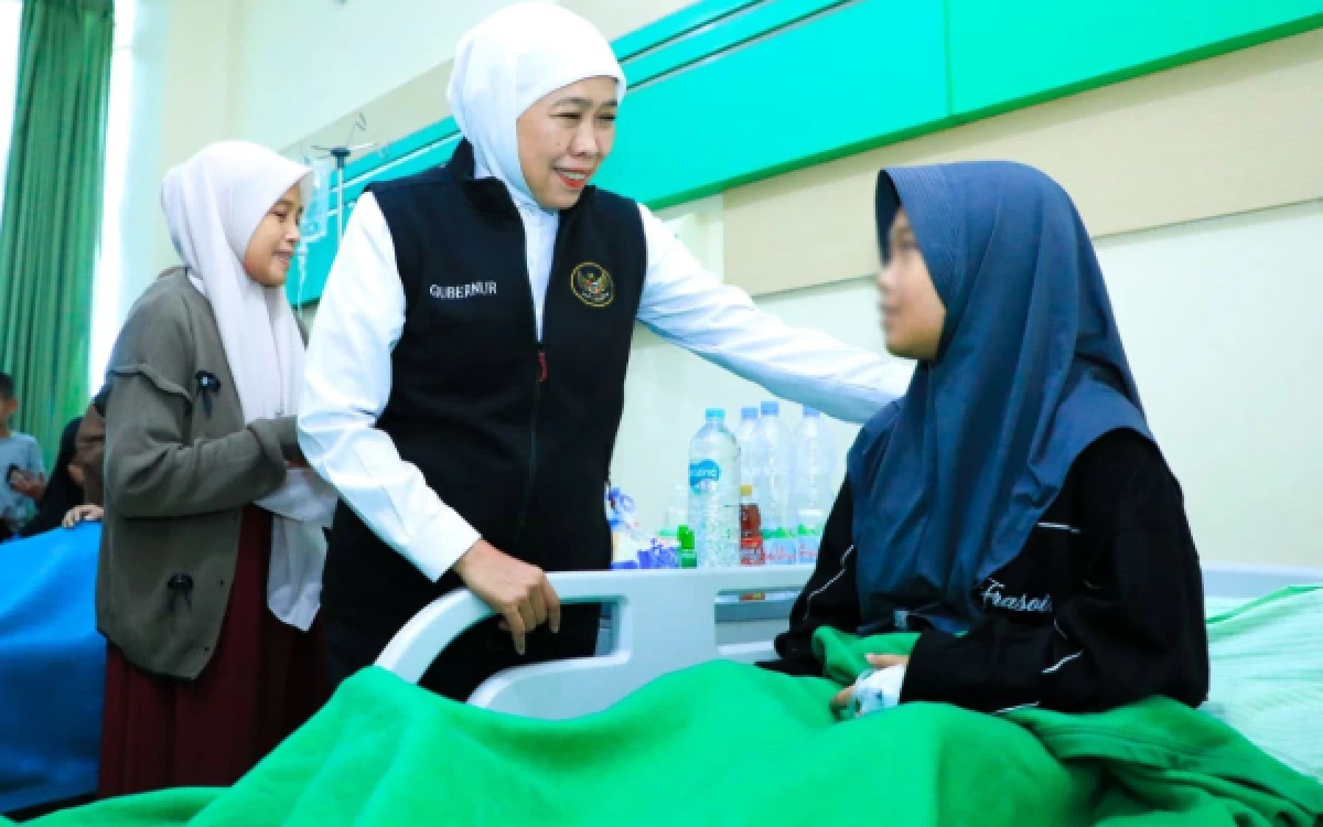 Thumbnail Berita - Evaluasi Distribusi MBG Usai 664 Santri Diduga Keracunan di Sidoarjo, Gubernur Khofifah: Semua Lini Harus Berbenah